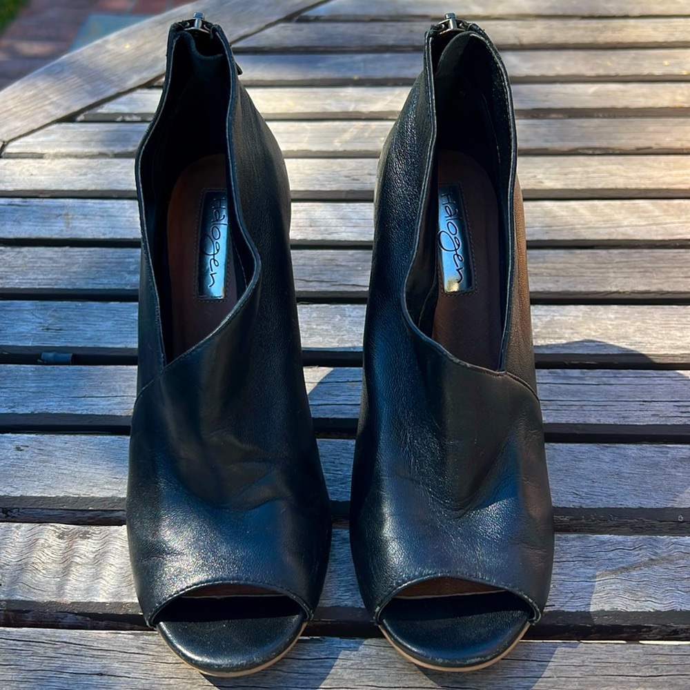 Halogen Black leather heels with back zipper detail. Sized 6m.